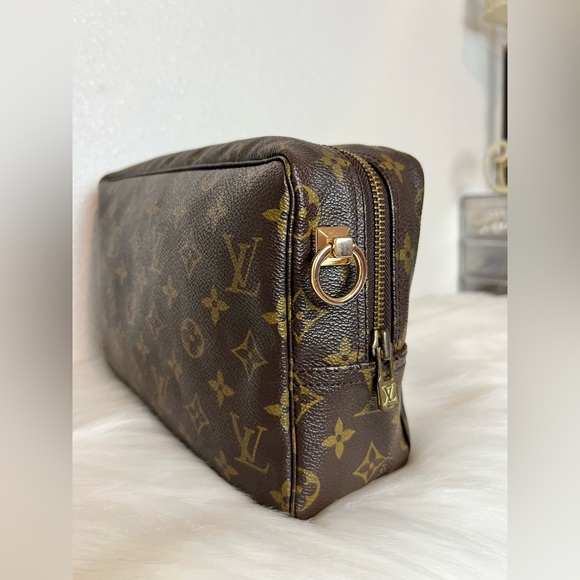 Authentic Louis Vuitton Trousse 28 converted into crossbody with Generic strap. - Picture 6 of 16